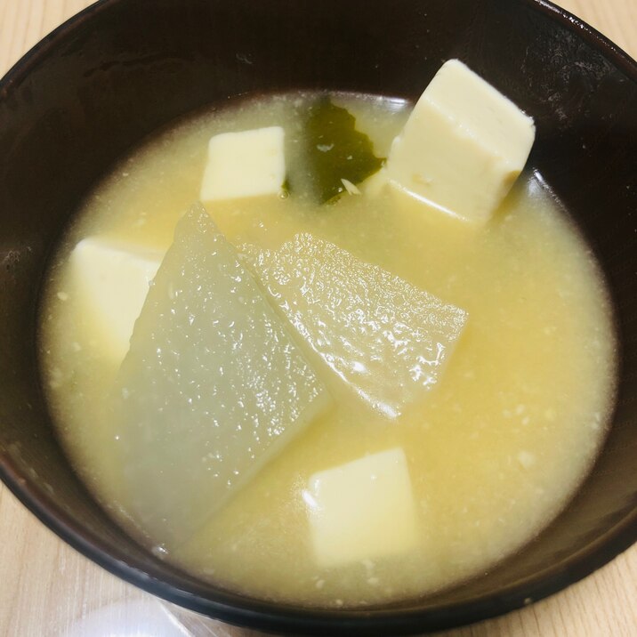 お豆腐と大根とわかめのお味噌汁